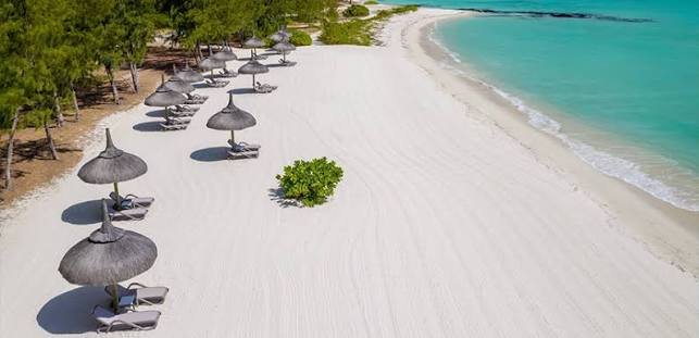 Public beach on Île aux Cerfs, Mauritius